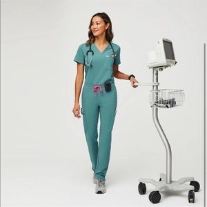 Figs hydrogreen scrub set, catarina top size XS, yola bottoms size S